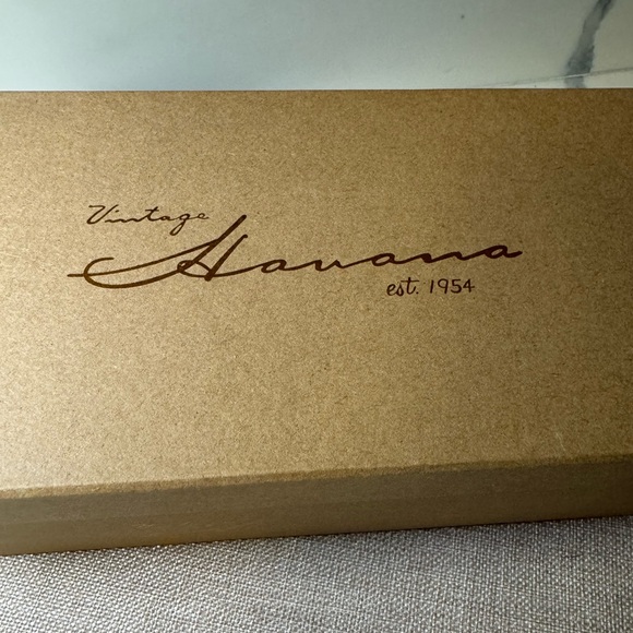 VINTAGE HAVANA Savannah Flat One Band Sandals - Leather
Sizes 8 size 6 NWT NIB - Picture 13 of 13